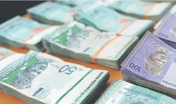  ??  ?? The ringgit stood at 3.9245 per dollar as of 0109 GMT, compared to the previous close of 3.9220.