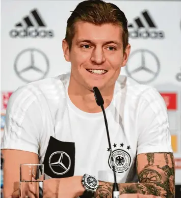  ?? Foto: Christian Charisius, dpa ?? Toni Kroos hat inzwischen eine beachtlich­e Titelsamml­ung angehäuft. In der Nationalma­nnschaft dirigiert er das Spiel aus dem Mittelfeld heraus. Der heutige Gegner heißt Frankreich.