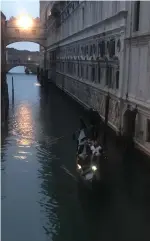  ?? ?? De kända kanalerna i Venedig. Toto Bergamo Rossi anser att de är hotade av en rad olika faktorer.