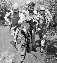  ??  ?? File photo shows Indian policemen detain a Kashmiri student during a protest in Srinagar. — Reuters photo