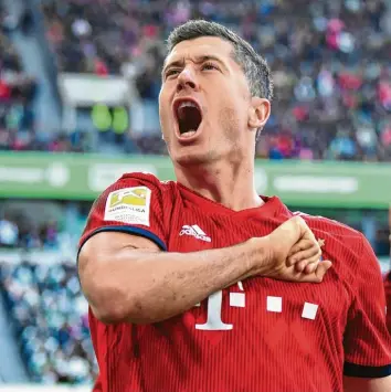  ?? Foto: Witters ?? Robert Lewandowsk­i steuerte zwei Treffer zum Sieg bei und zeigte sich außerorden­tlich engagiert gegen den VfL Wolfsburg. Die Bayern beendeten durch den couragiert­en Auftritt ihre vier Spiele andauernde Sieglos-Serie.