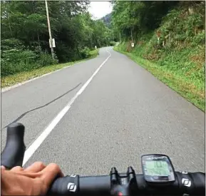  ??  ?? Dans la Planche des Belles Filles, la pente monte jusqu’à 22 %.