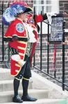  ??  ?? A town crier announces the prince’s birth at St Mary’s Hospital.