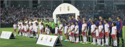  ??  ?? SUPERCOPA. Barcelona y Sevilla disputaron en Tánger el primer partido oficial de la temporada.