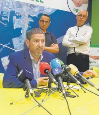  ?? ?? Mustafá Aberchán, líder de Coalición por Melilla, en rueda de prensa // EFE