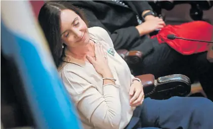  ?? MARIANA NEDELCU ?? Mano en el corazón. La vice Victoria Villarruel, en la sesión de ayer del Senado.