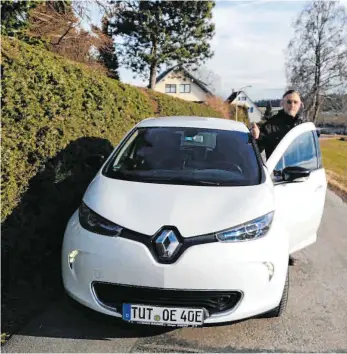  ?? FOTO: PRIVAT ?? Artur Baumann hat sich vor rund einem Jahr ein Elektroaut­o zugelegt.