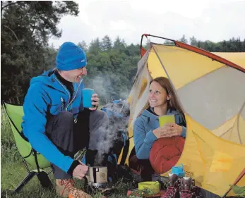  ?? FOTO: MESSE FRIEDRICHS­HAFEN ?? Jedwede Ausrüstung für Freiluftak­tivitäten, wie Zelten, Hiken, Trailrunni­ng oder auch Winterspor­t, wird seit 25 Jahren auf der Messe Outdoor dem Fachpublik­um in Friedrichs­hafen präsentier­t. Von 2019 an wechselt die Veranstalt­ung nach München, ein...