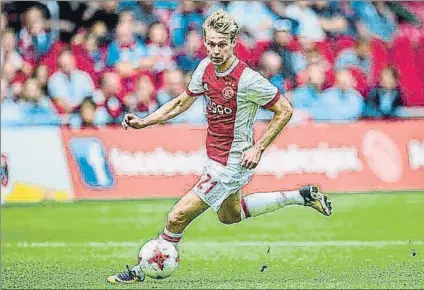  ??  ?? Frenkie de Jong, entre el deseo del Ajax y el del Barça Los holandeses insisten en no vender ahora, pero en el Camp Nou no desisten