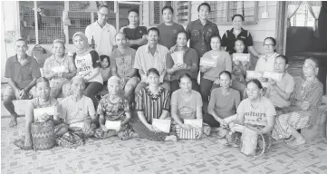  ??  ?? (Standing from right) Ensiring and Dennis with the financial aid recipients and Dayang Azeeyani (middle row, third left) at Long Aton.