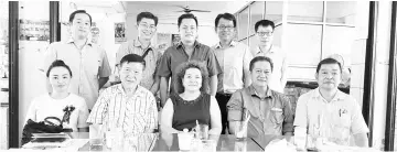  ??  ?? Seated, Ling (second left), Pang (centre) and members of the Sabah Printers Associatio­n during the press conference.