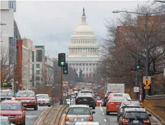  ?? PABLO MARTINEZ MONSIVAIS ASSOCIATED PRESS ?? «Le Congrès n’avait pas pris en compte le conseil des économiste­s en 1930 et les Américains en avaient payé le prix à travers le pays», écrit la National Taxpayers Union.