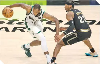  ??  ?? Khris Middleton encabezó el ataque de los Bucks y ya están en la final.