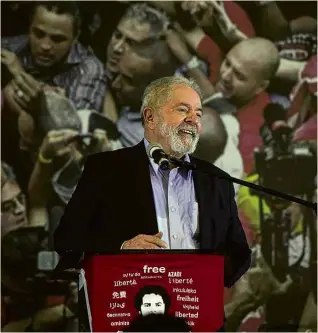  ?? Marlene Bergamo-10.mar.21/Folhapress ?? Lula faz discurso em São Bernardo do Campo (SP), dois dias após o ministro do STF Edson Fachin anular suas condenaçõe­s na Lava Jato