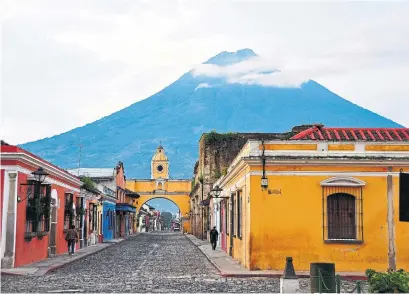  ?? DREAMSTIME ?? You can catch a clear view of the Volcan de Agua (Volcano of Water) from any street in Antigua most mornings.
