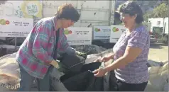  ?? (Archive N.-M.) ?? Ce week-end, vous avez rendez-vous dans les six déchetteri­es de la Riviera française pour vous procurer gratuiteme­nt du compost.