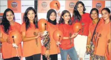  ?? PHOTO: HTCS ?? Soha Ali Khan and Bruna Abdullah with the mothers at the event