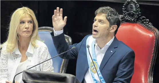  ?? SANTIAGO HAFFORD ?? la vicegobern­adora verónica Magario y el gobernador axel Kicillof, en el acto de asunción