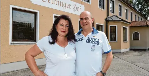 ?? Foto: Marcus Merk ?? Daniela und Michael Böhrer sind die neuen Pächter des Deuringer Hofs.