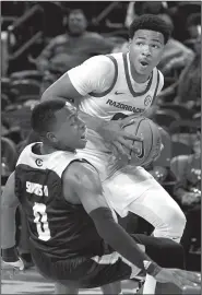  ?? NWA Democrat-Gazette/J.T. WAMPLER ?? Arkansas’ Desi Sills draws a foul from UC-Davis’ T.J. Shorts in Monday’s victory at Walton Arena in Fayettevil­le.