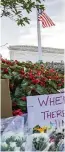  ??  ?? People gather at the Supreme Court in Washington on Saturday morning to pay their respects after the death of Justice Ruth Bader Ginsburg, 87.