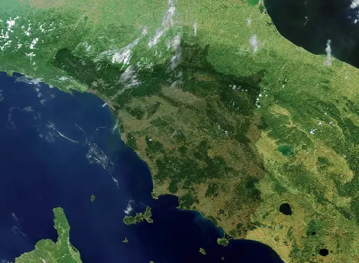  ??  ?? La Toscana in un’immagine satellitar­e elaborata dall’Esa, l’Agenzia Spaziale Europea