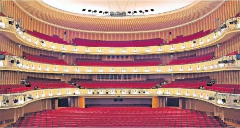  ?? FOTO: HANS-JÖRG MICHEL ?? Ein Blick ins Düsseldorf­er Opernhaus. Derzeit wird wieder über die Zukunft der Rheinoper verhandelt.