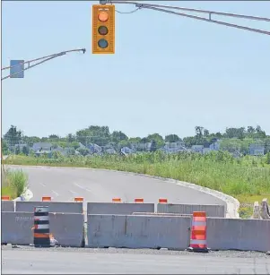  ?? LAURA JEAN GRANT/CAPE BRETON POST ?? One road off the four-way intersecti­on at Sydney Port Access Road and Lingan Road remains closed and barricaded as access discussion­s continue between Nova Scotia Lands Inc. and the Cape Breton and Central Nova Scotia Railway.