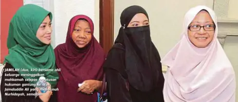  ??  ?? JAMILAH (dua, kiri) bersama ahli keluarga meninggalk­an mahkamah selepas keputusan hukuman gantung ke atas Jamaluddin Ali yang membunuh Nurhidayah, semalam.