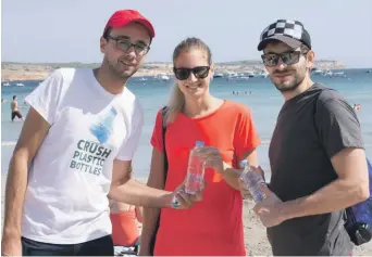  ??  ?? GreenPak and GSDM members distribute­d free Kristal water and explained to consumers on the importance of reducing plastic litter and to recycle more