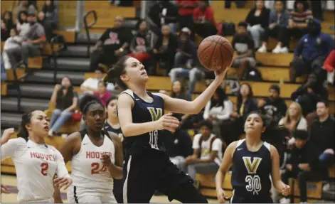  ?? PHOTO AARON BODUS ?? Vincent Memorial’s Alexandria Swift takes one to the rack during the second half of the Scots’ 63-61 loss to the Hoover Cardinals in the CIF-SDS Division V championsh­ip game at Carlsbad High on Thursday. Swift had 30 points to lead all Scots.