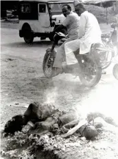  ?? — SONDEEP SHANKAR ?? A file photo shows a Sikh resident of east Delhi’s Nand Nagri burnt to death during the 1984 riots.