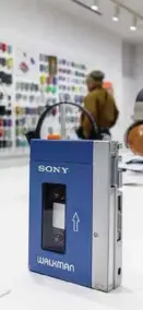  ?? FOTO: YOSHIKAZU TAKADA, REUTERS/NTB SCANPIX ?? Sony Walkman TPS-L2 på en utstilling i Tokyo.