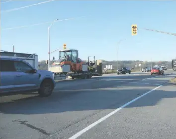  ?? —photo Christophe­r Smith ?? Le gouverneme­nt provincial a dévoilé une ébauche de plan directeur des transports pour l’Est de l’Ontario.