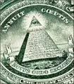  ?? (Repro DR) ?? Pour certains adeptes des théories du complot, la pyramide représenté­e sur les billets d’un dollar est une preuve de la mainmise planétaire des Illuminati.