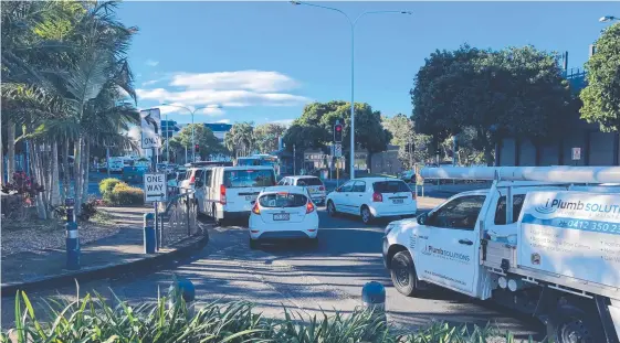  ?? Picture: JESS LAMB ?? Vehicles trying to get through the border at Coolangatt­a backing up through Tweed Heads, near Tweed Mall yesterday.