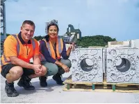  ?? ?? ABOVE Presenter Liz Bonnin with Tom Birbeck, who makes building blocks for artificial reefs.