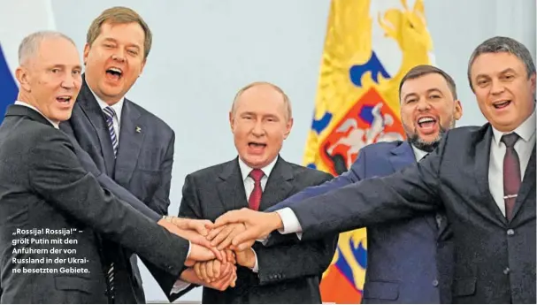  ?? ?? „Rossija! Rossija!“– grölt Putin mit den Anführern der von Russland in der Ukraine besetzten Gebiete.