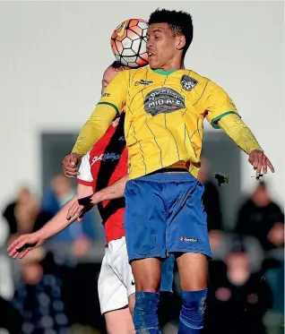  ?? PHOTOSPORT ?? Cashmere Technical winger Lyle Matthysen climbs high for a header against Caversham on Saturday.