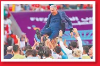  ?? ?? CON TODO Los dirigidos por Carlos Queiroz celebraron efusivamen­te el resultado.