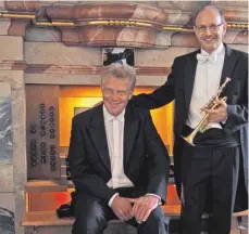  ?? FOTO: HELMUT VOITH ?? Auf ihrer Sommertour­nee sind in St. Martin Langenarge­n der Trompeter Bernhard Kratzer und der Organist Paul Theis zu Gast.