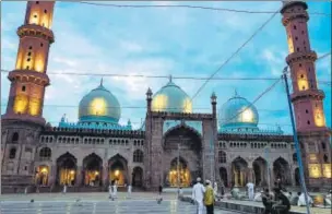  ??  ?? In old Bhopal, the walk starts at the Taj-ulMasjid, the country’s largest mosque.(Below left) As with the saltysweet breakfast of poha-jalebi, Bhopal’s special falahar is also a mix of sweet and savoury, from sabudana chivda and mawa jalebi to besan laddoo and balushahi.