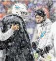  ?? DAVID SANTIAGO dsantiago@miamiheral­d.com ?? Mike McDaniel and Tua Tagovailoa bundled up to play the Bills in 2022. Tonight, they’ll find out when they have to visit the Bills this season.