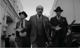  ??  ?? The Kane gang … (l-r) Gary Oldman as Herman Mankiewicz, Arliss Howard as Louis B Mayer and Tom Pelphrey as Joe Mankiewicz in Mank.