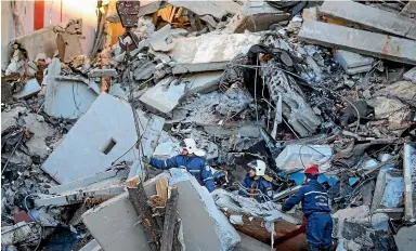  ?? AP ?? Emergency Situations employees working at the scene of a collapsed apartment building in Magnitogor­sk, a city of 400,000 people, about 1400km southeast of Moscow.