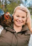 Warum Huhn Elfriede eine Warnweste trägt - PressReader