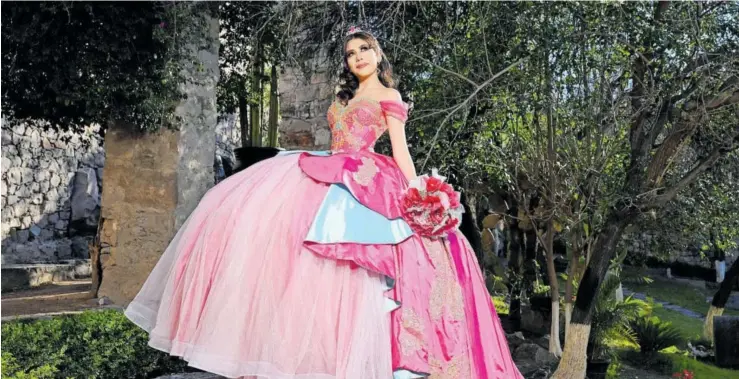  ?? XUXY ORTIZ ?? Lució como princesa Ashley Ariell Salazar Jiménez el día de sus quince años