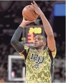  ?? DARREN ABATE/AP ?? Spurs forward LaMarcus Aldridge, seen shooting against the Grizzlies last Thursday, is finding his form again after being sidelined with a heart arrhythmia.