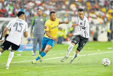  ?? /Lefty Shivambu/Gallo Images ?? Ball chase: Lebohang Maboe, centre, of Mamelodi Sundowns in a race for the ball with Orlando Pirates’ Happy Jele, right, in the league match in January that Pirates won 1-0.