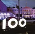  ?? Foto: Roni Rekomaa, dpa ?? Der Präsidente­npalast in Helsinki ist hell erleuchtet: Finnland feiert 100. Geburts tag.